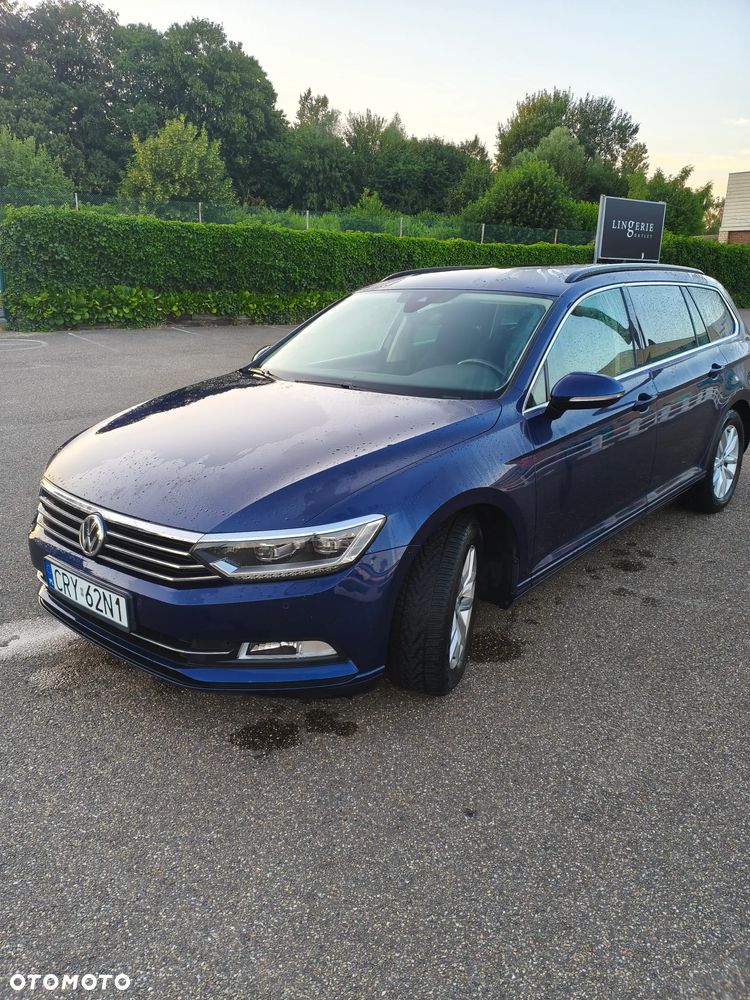 Volkswagen Passat - 1