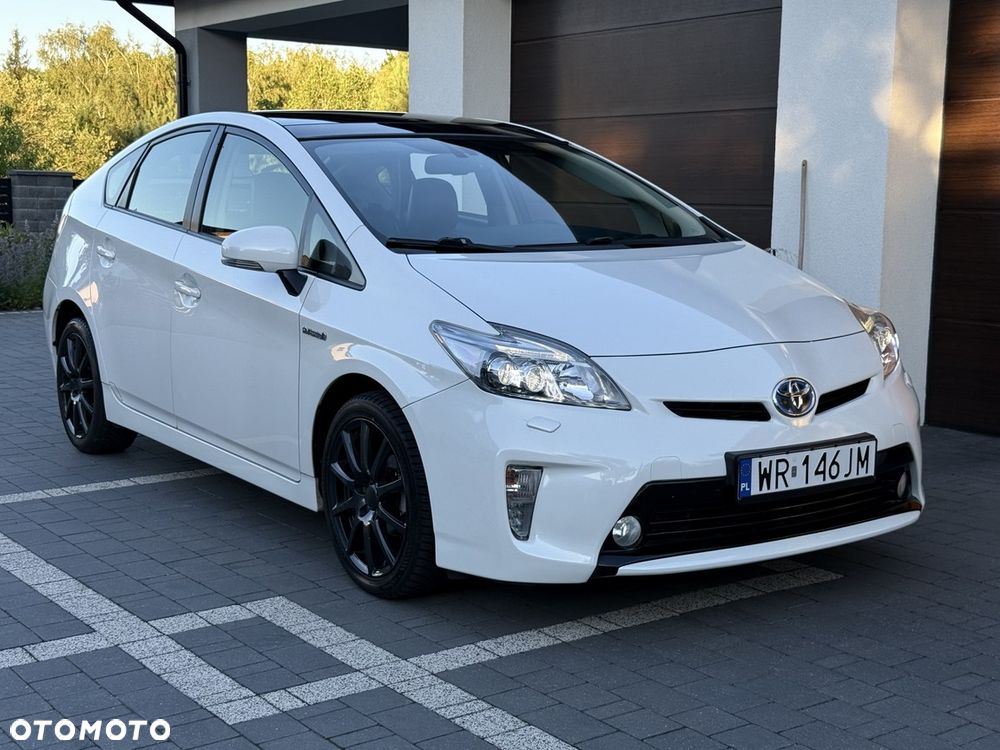 Toyota Prius (Hybrid) Executive - 11