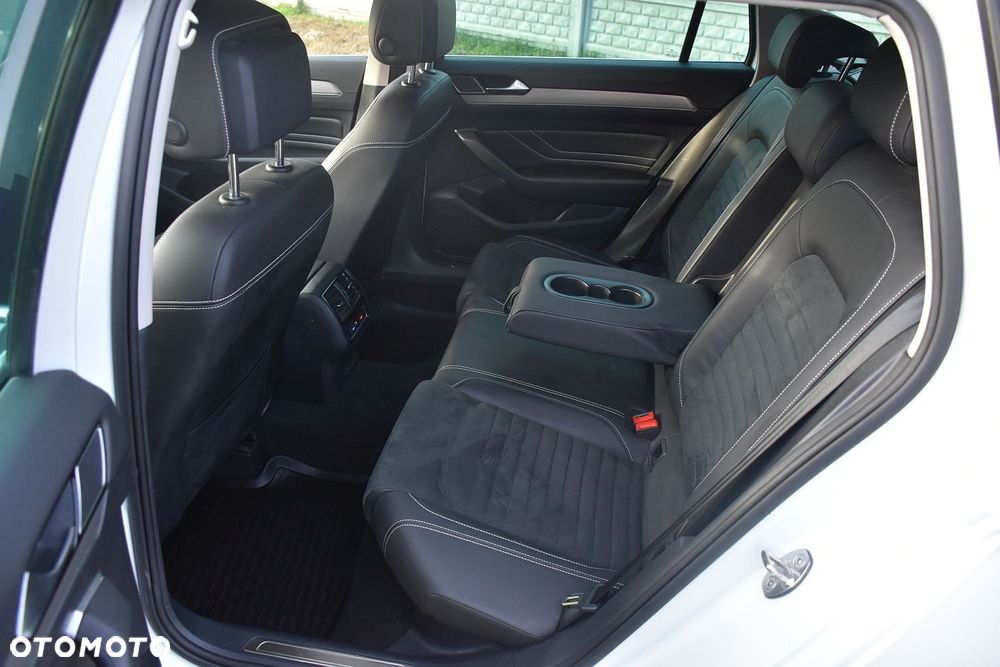 Volkswagen Passat Variant 2.0 TDI SCR DSG 4Motion Elegance - 7