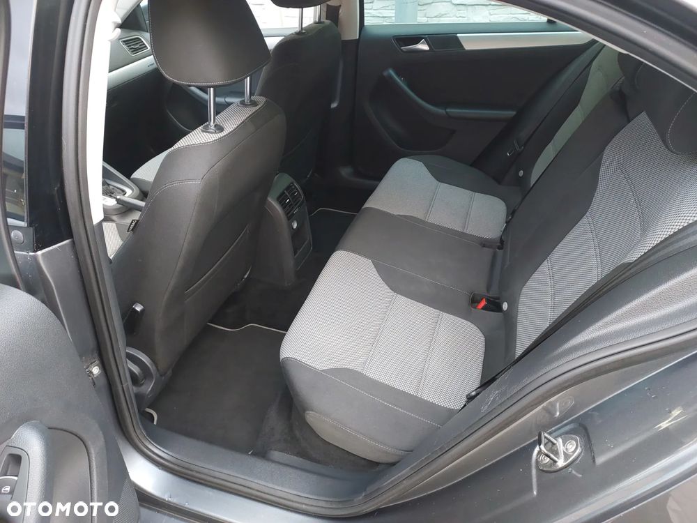 Volkswagen Jetta 1.4 Hybrid DSG Comfortline - 6