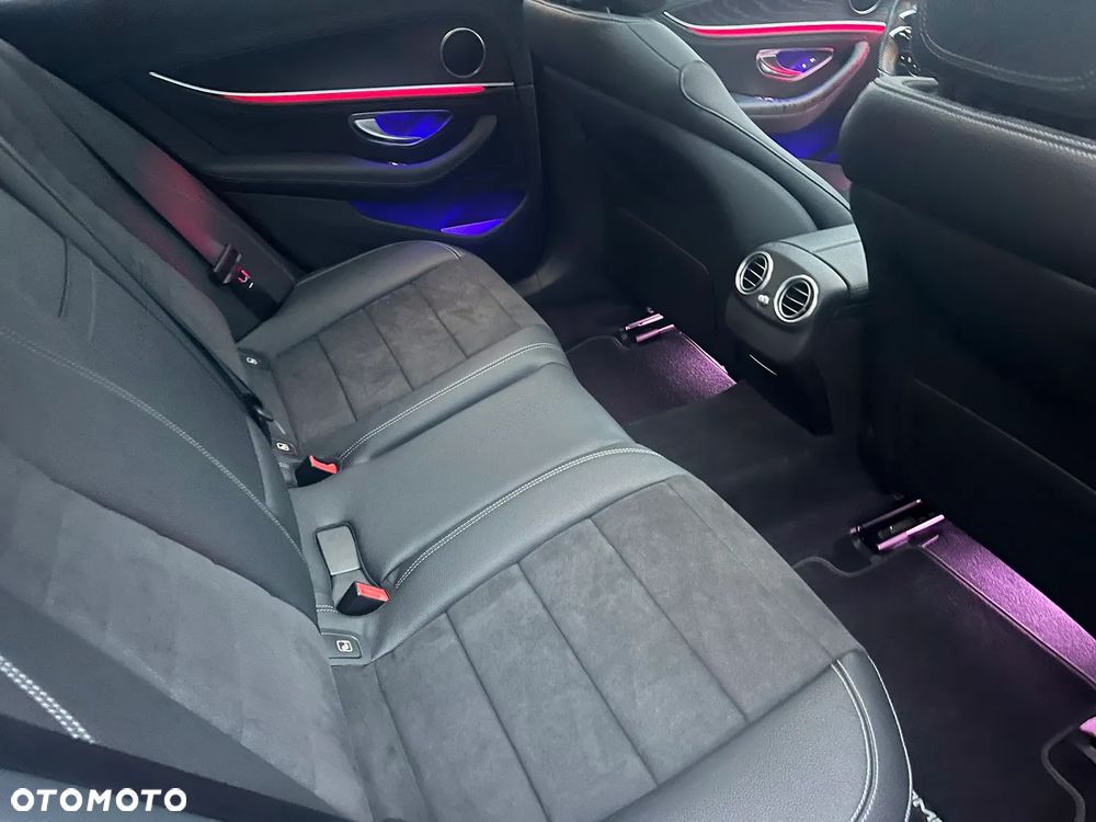 Mercedes-Benz Klasa E 200 4-Matic 9G-TRONIC - 34