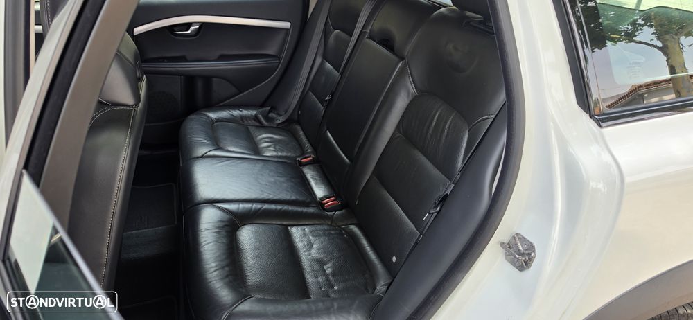 Volvo XC 70 2.0 D4 Momentum Geartronic - 27