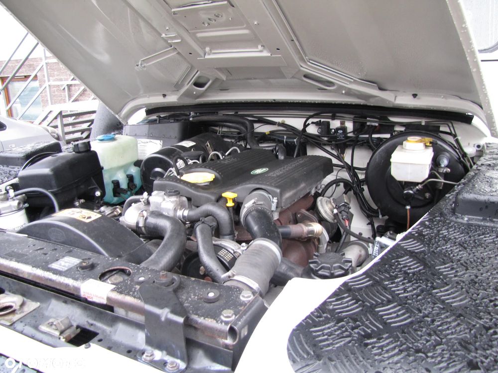 Land Rover Defender - 22