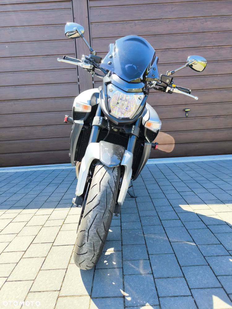 Suzuki GSX - 6