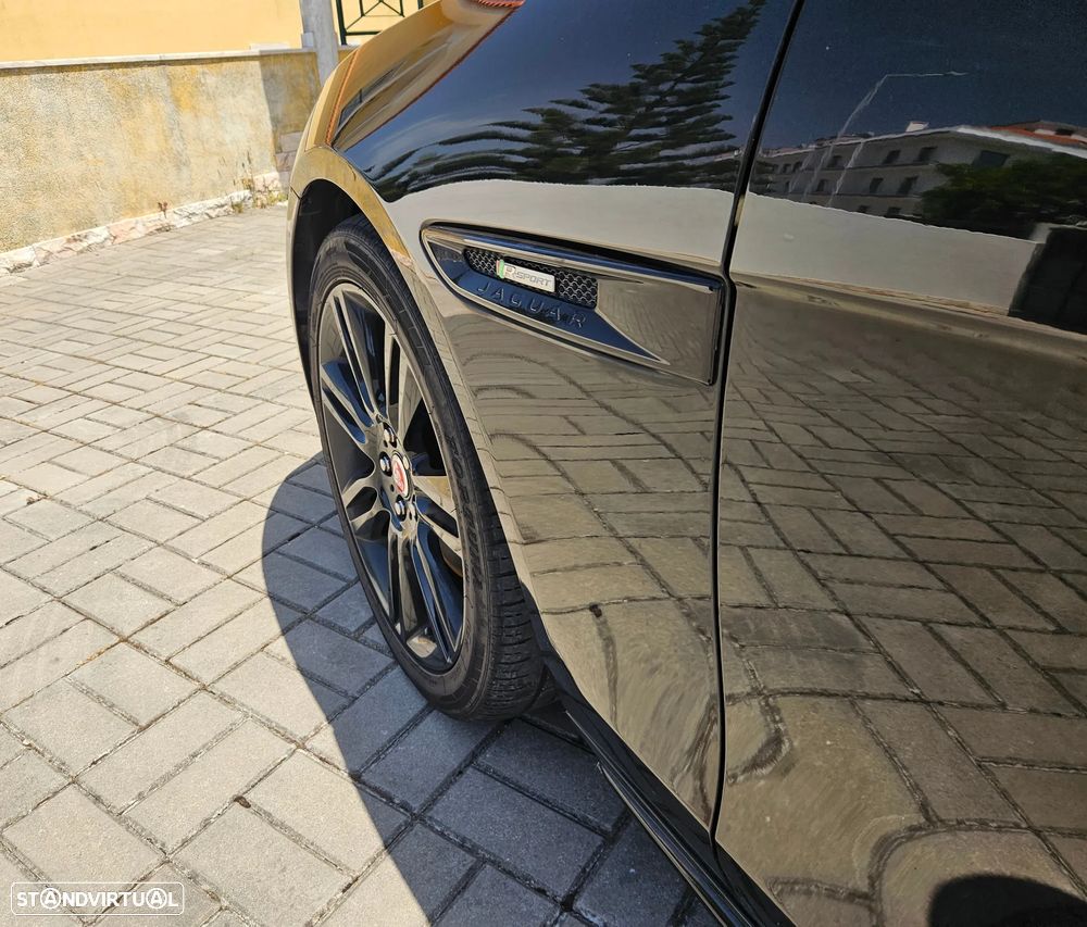 Jaguar XE 2.0 D R-Sport - 29