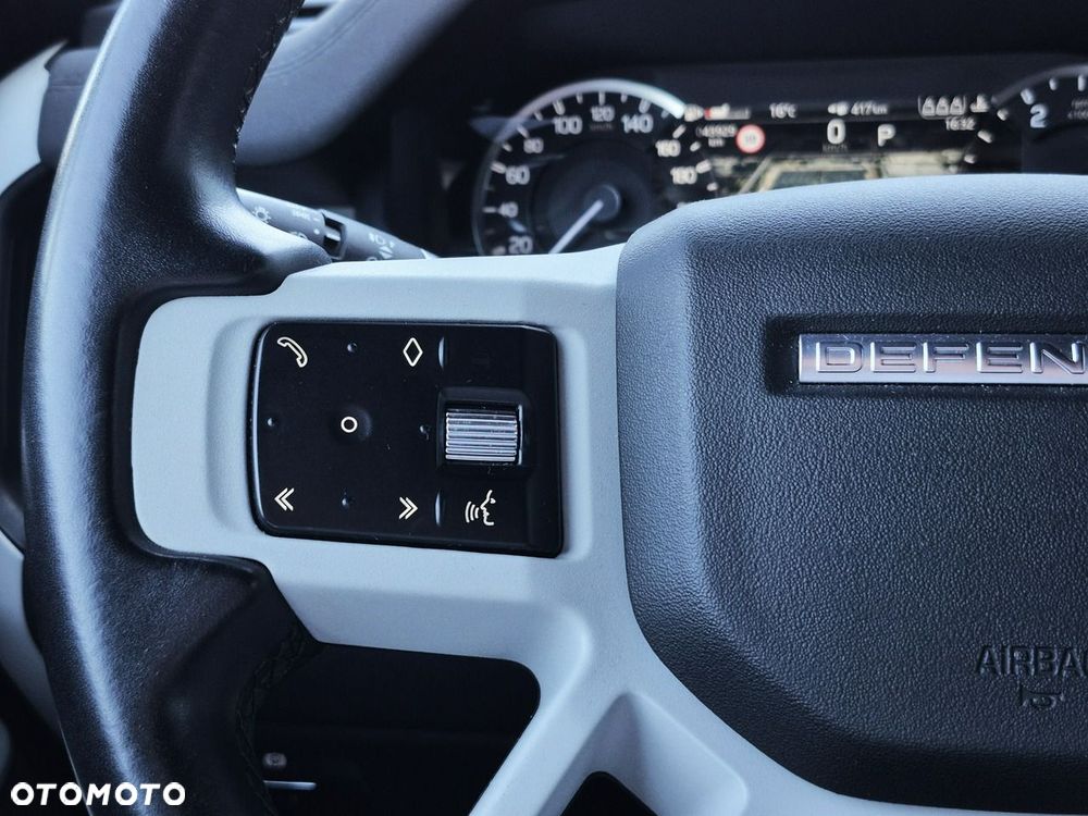Land Rover Defender - 31