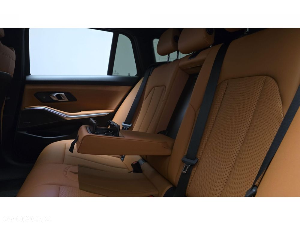 BMW Seria 3 320d xDrive M Sport - 23