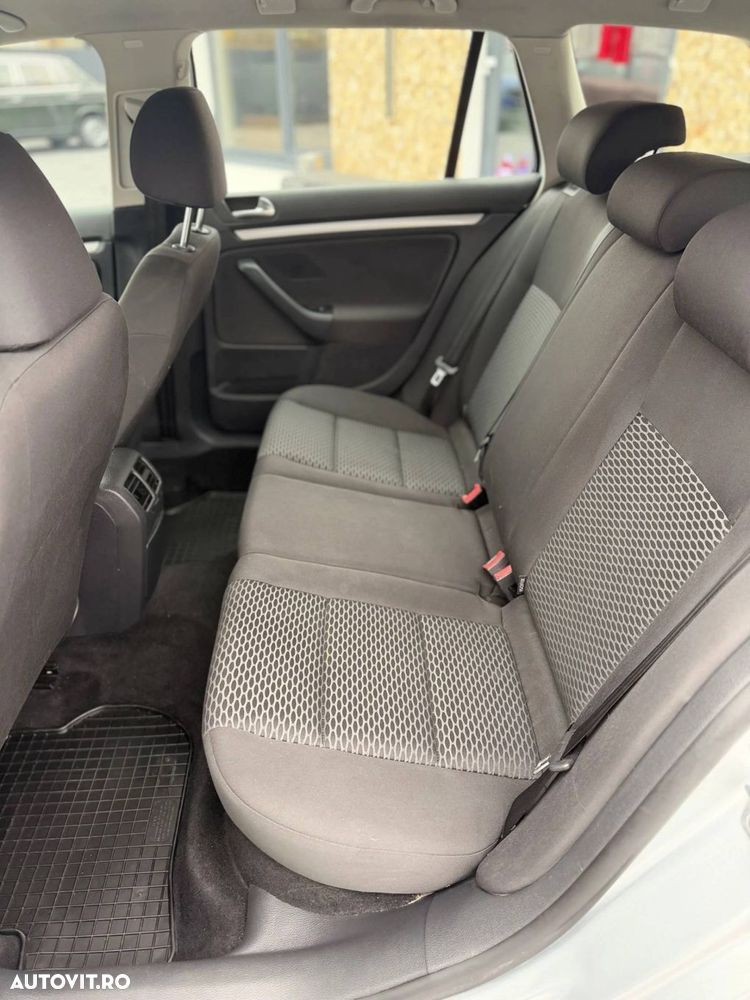 Volkswagen Golf - 10