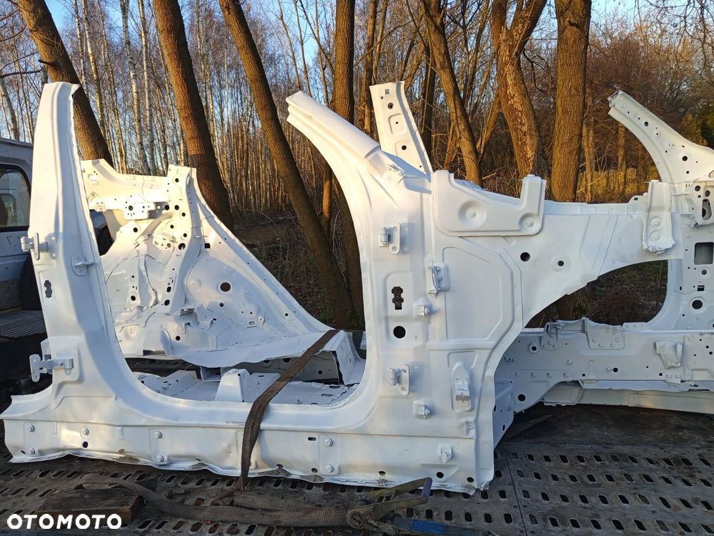 PRÓG PRAWY ZE SŁUPKIEM A BMW X5 G05 F95 18- - 1