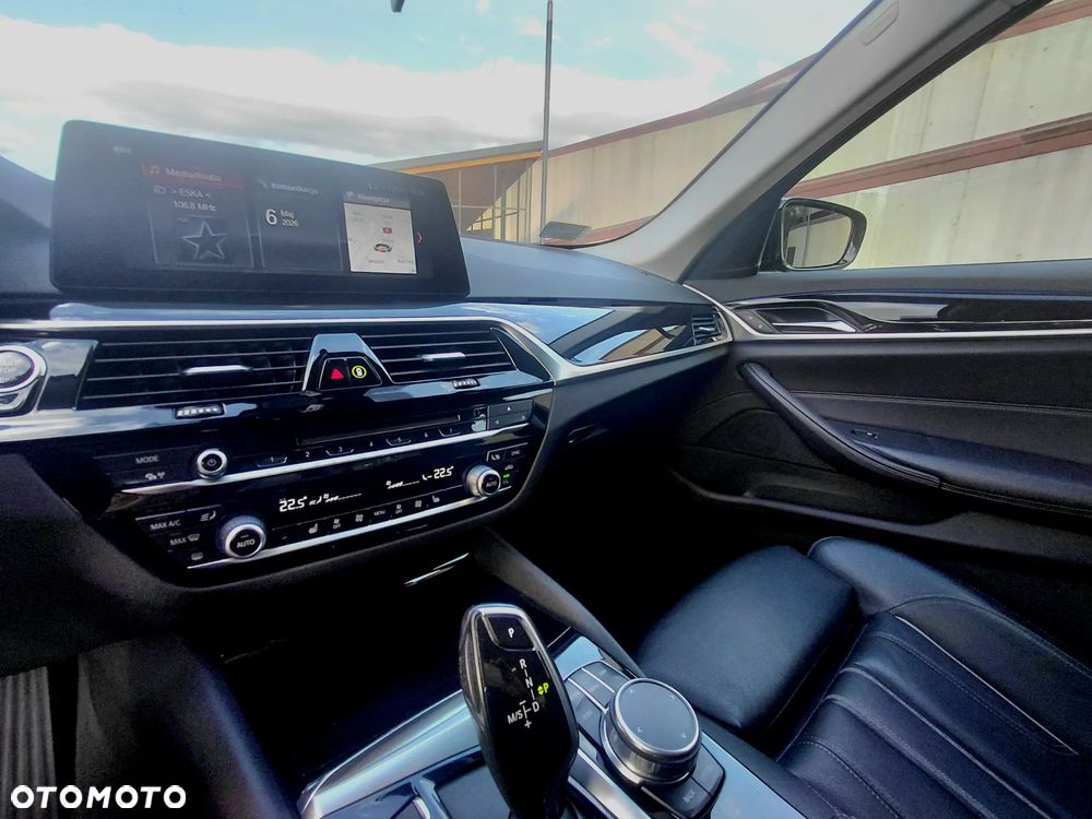 BMW Seria 5 525d Sport Line - 30