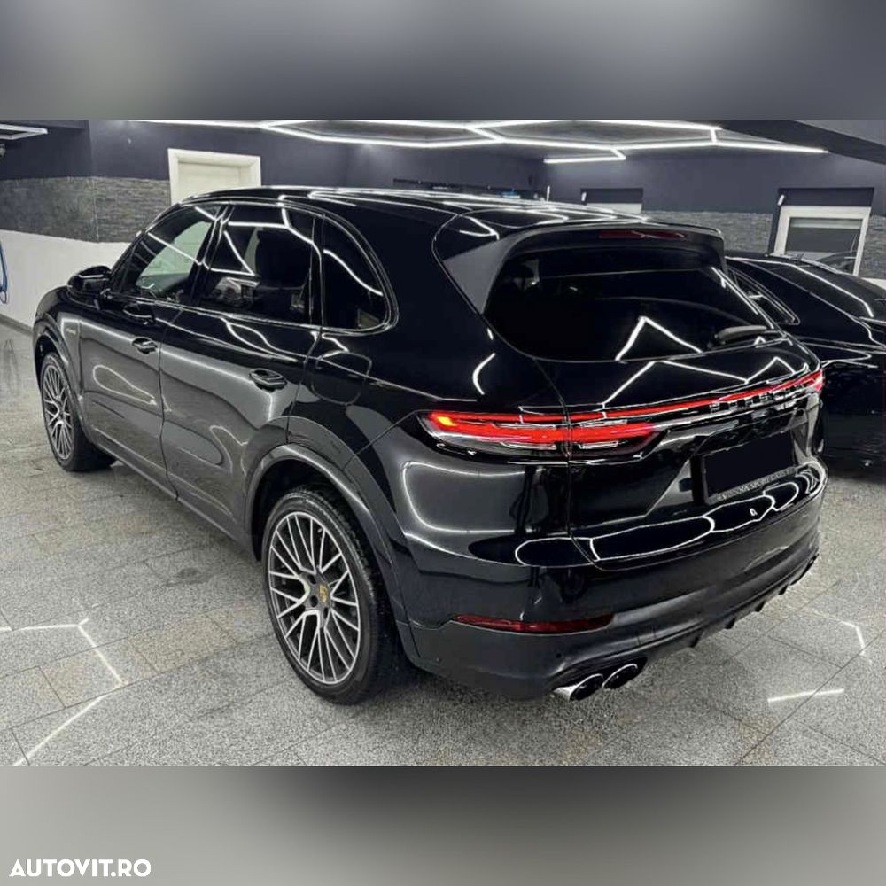 Porsche Cayenne - 2