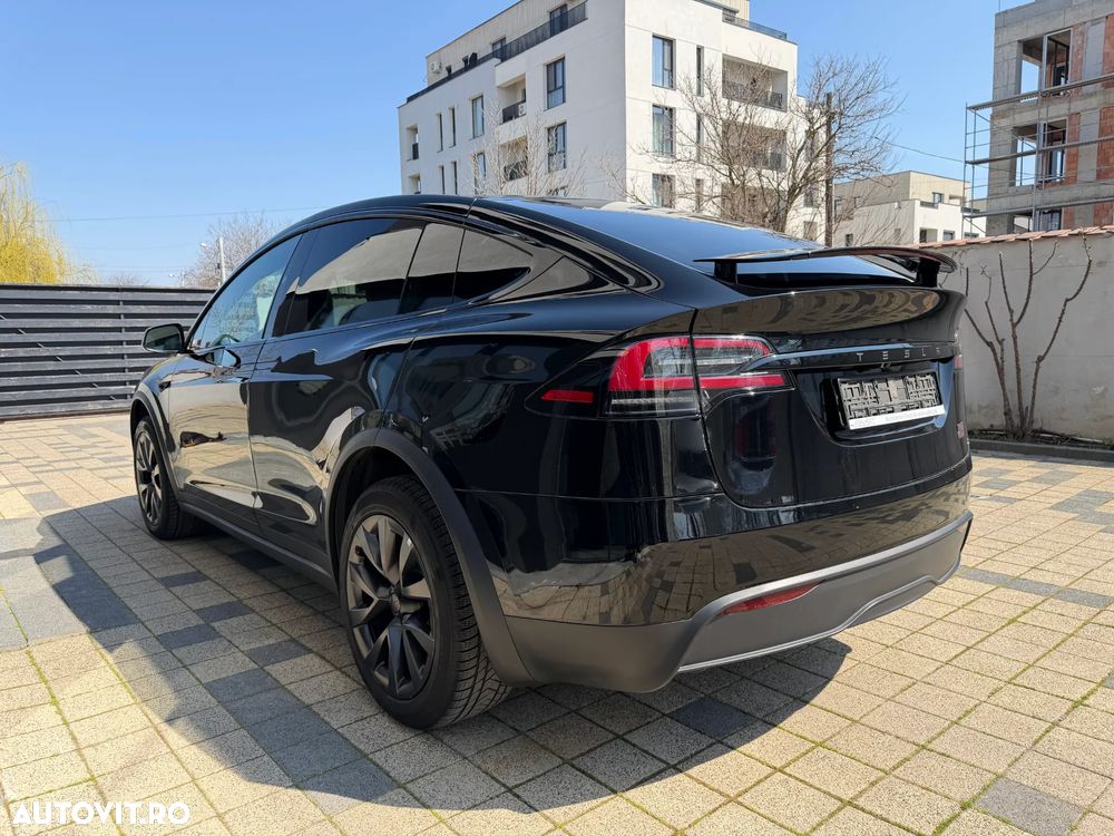 Tesla Model X - 5