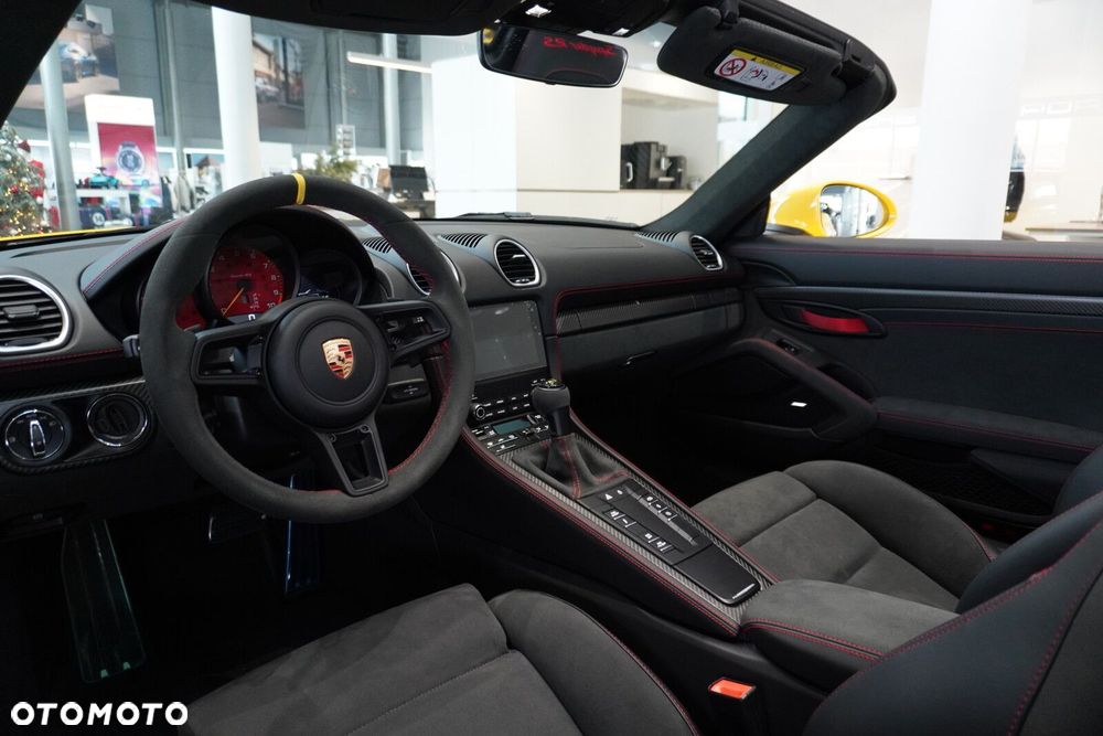 Porsche 718 Spyder - 31