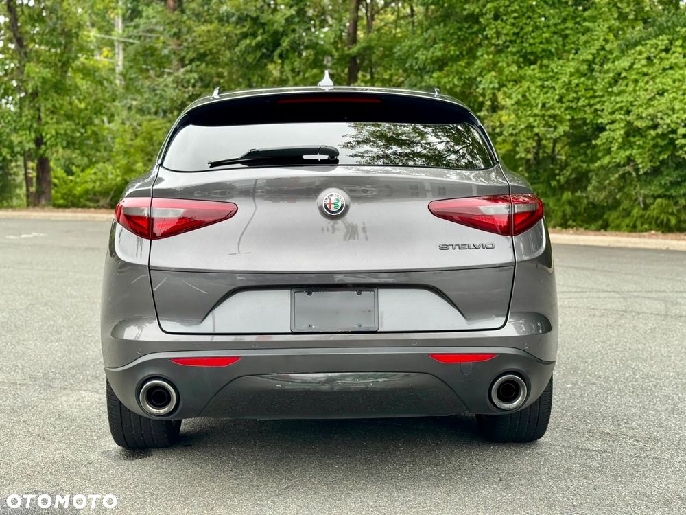 Alfa Romeo Stelvio - 10