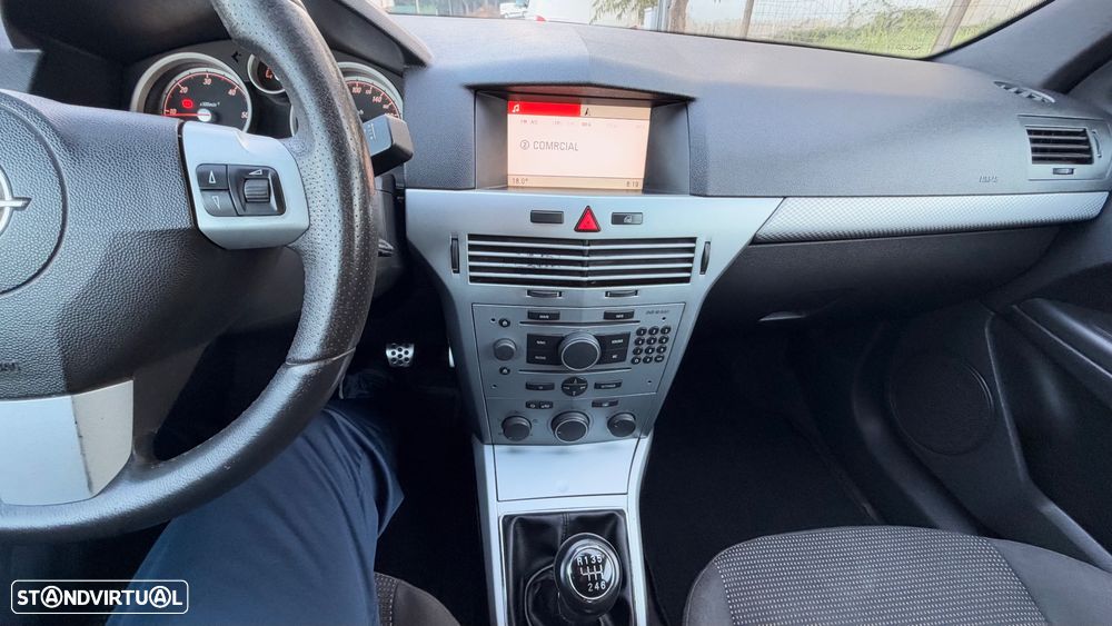 Opel Astra GTC 1.3 CDTi - 10