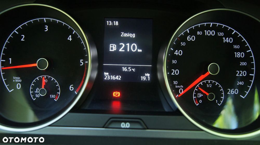 Volkswagen Golf 1.6 TDI BlueMotion Comfortline - 24