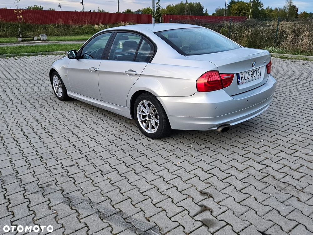 BMW Seria 3 318i - 5