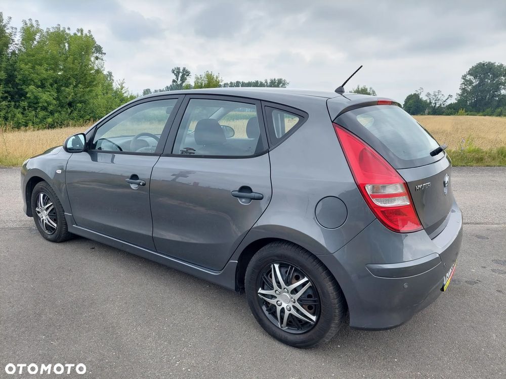 Hyundai i30 1.4 Base + - 7