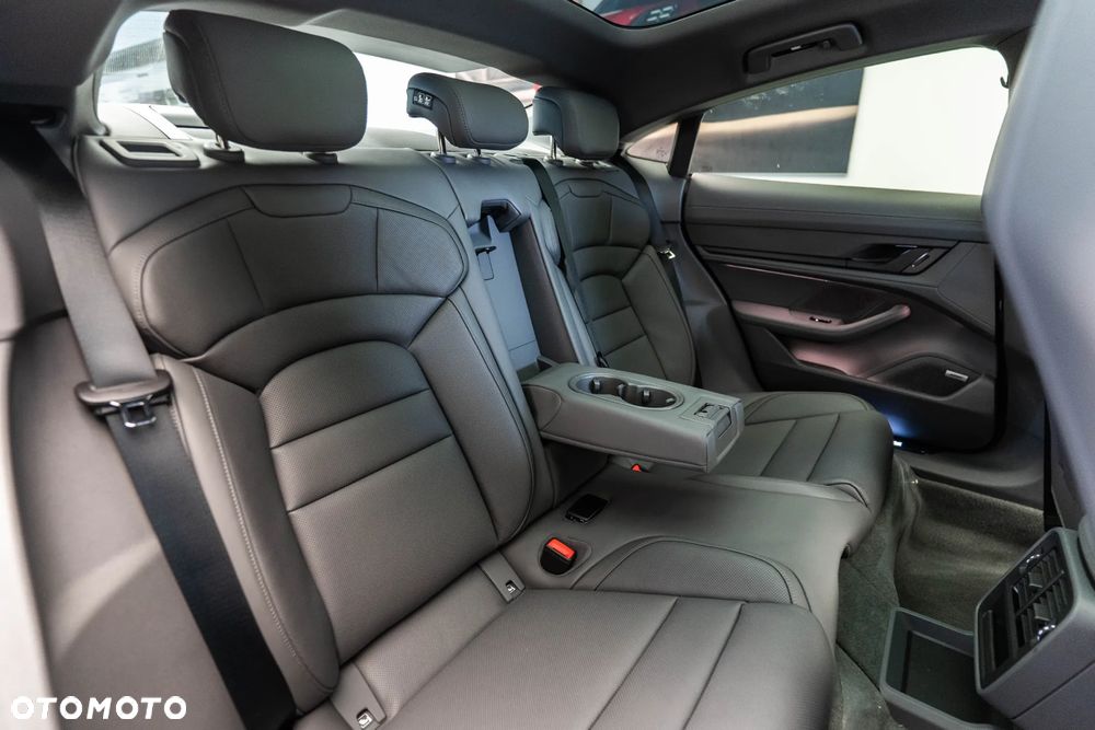 Porsche Taycan 105kWh 4S Black Edition - 13