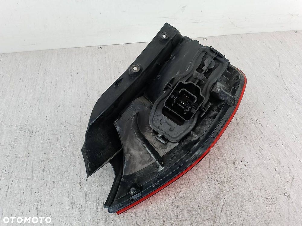 LAMPA TYLNA PRAWA RENAULT SCENIC II 8200474327 A 2SK009467-02 - 2