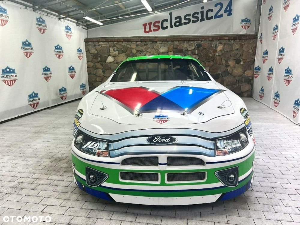 Ford Fusion - 4