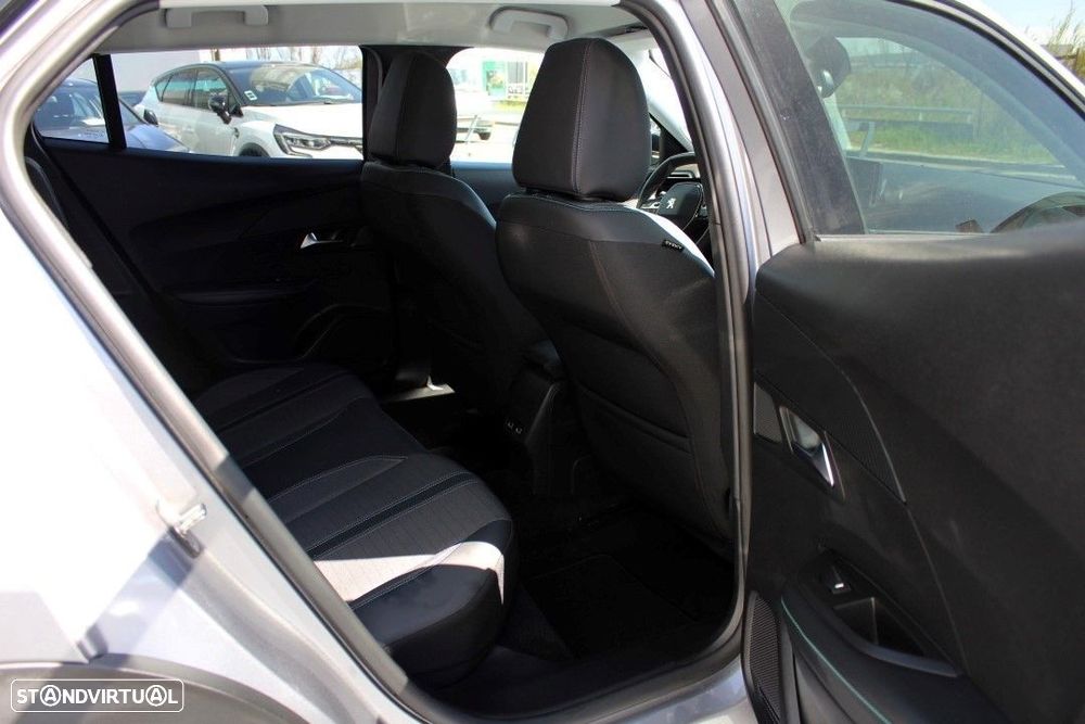 Peugeot 2008 1.2 PureTech Allure - 12