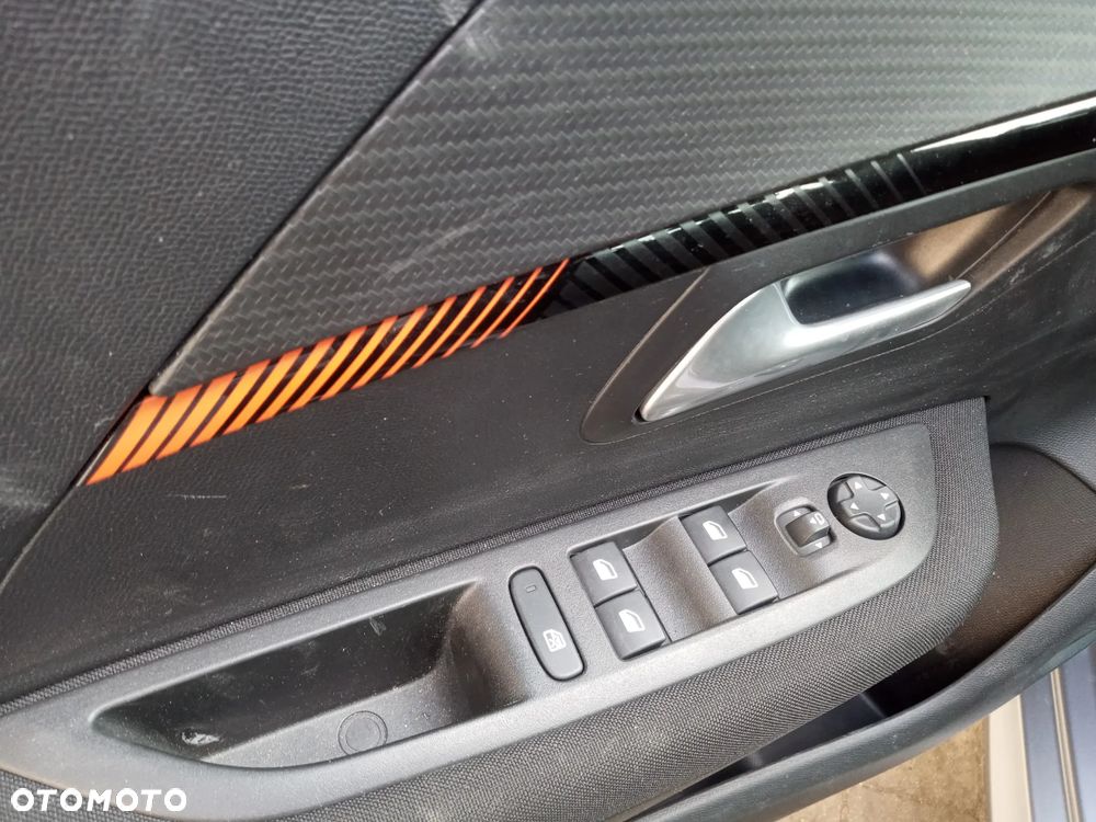 Peugeot 208 1.2 PureTech Active Pack S&S EAT8 - 8