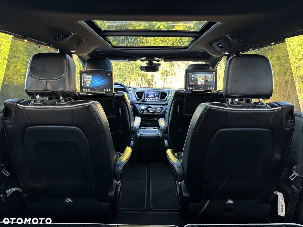 Chrysler Pacifica - 30