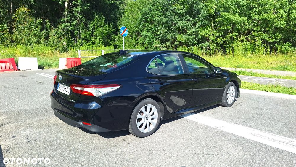 Toyota Camry - 4