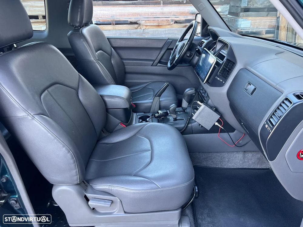 Mitsubishi Pajero 3.2 DI-D GLS ABS+TA+EC - 14