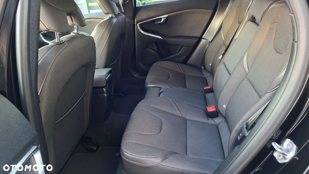 Volvo V40 Cross Country - 15