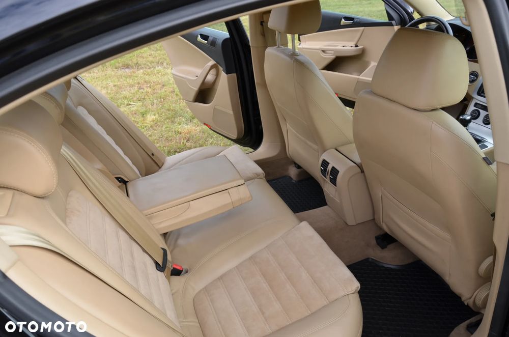Volkswagen Passat 2.0 TDI DPF Highline - 18