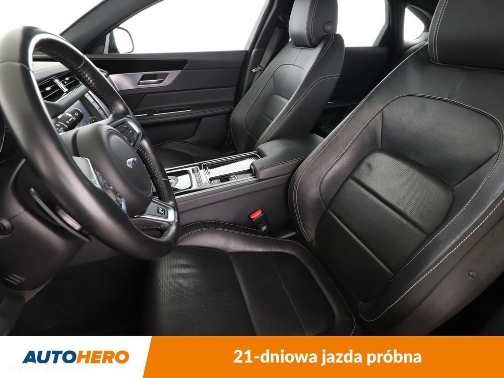 Jaguar XF 2.0 i4D R-Sport - 11