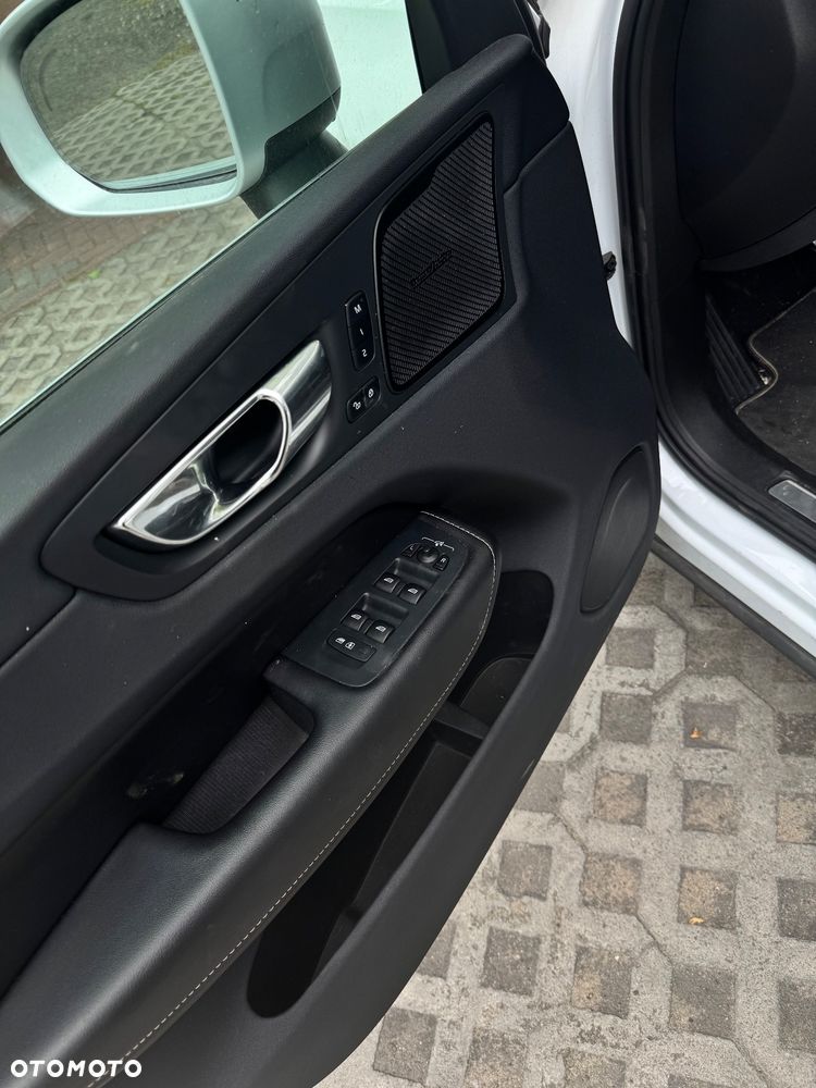 Volvo XC 60 T5 AWD R-Design - 12