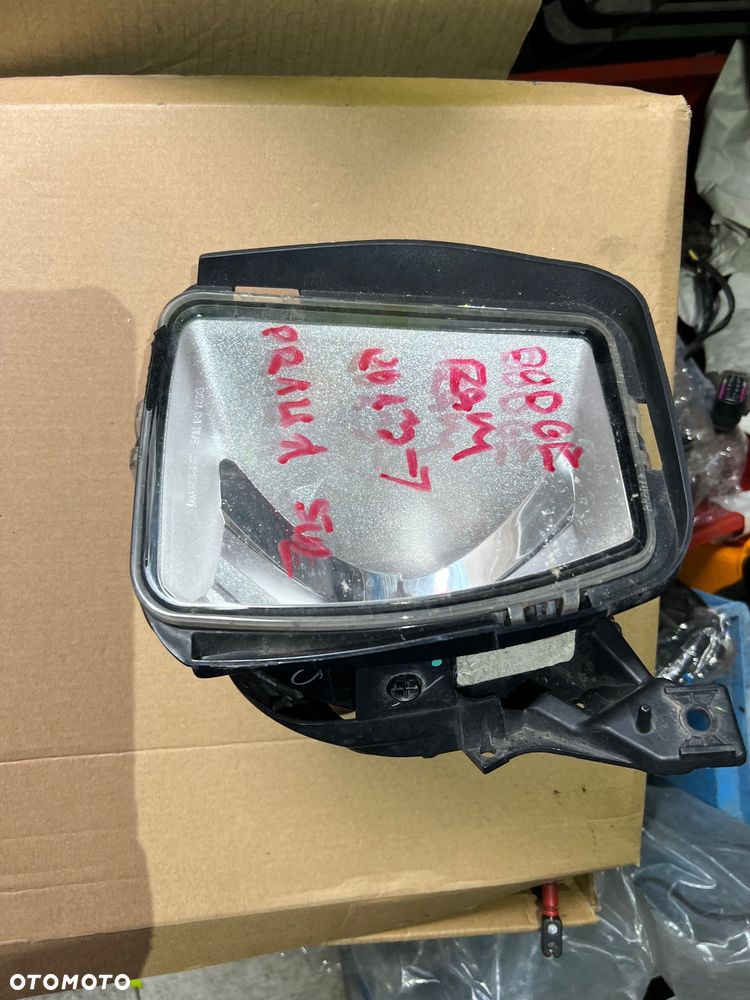 Dodge Ram 1500 Sport Halogen prawy - 1