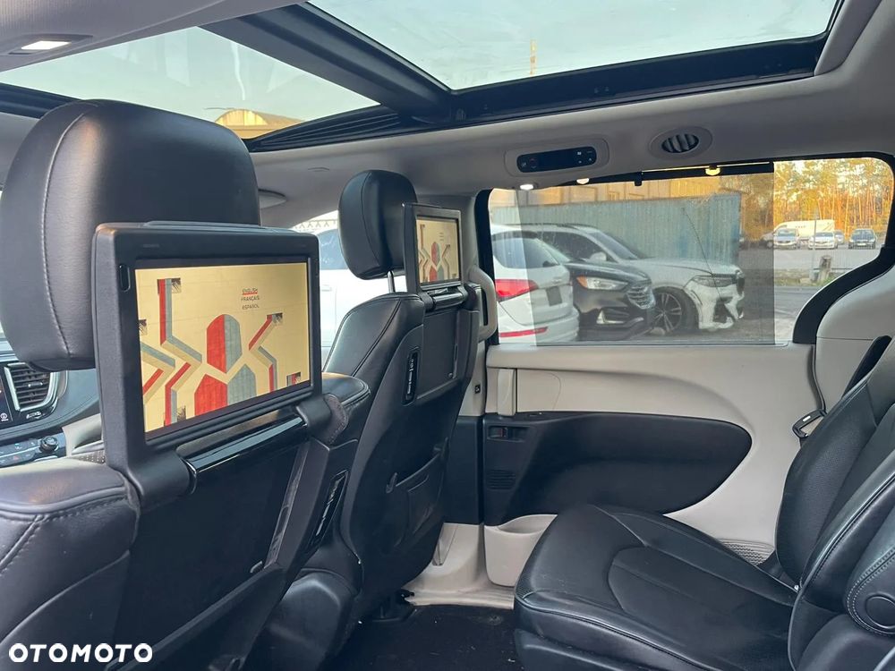 Chrysler Pacifica - 12