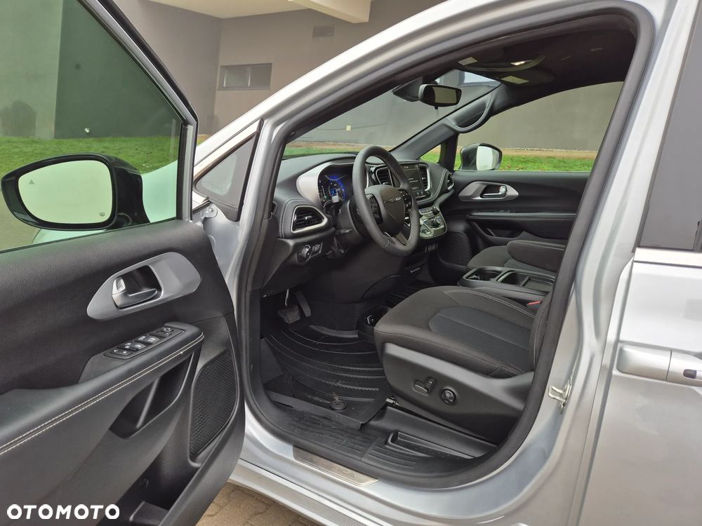Chrysler Pacifica - 11