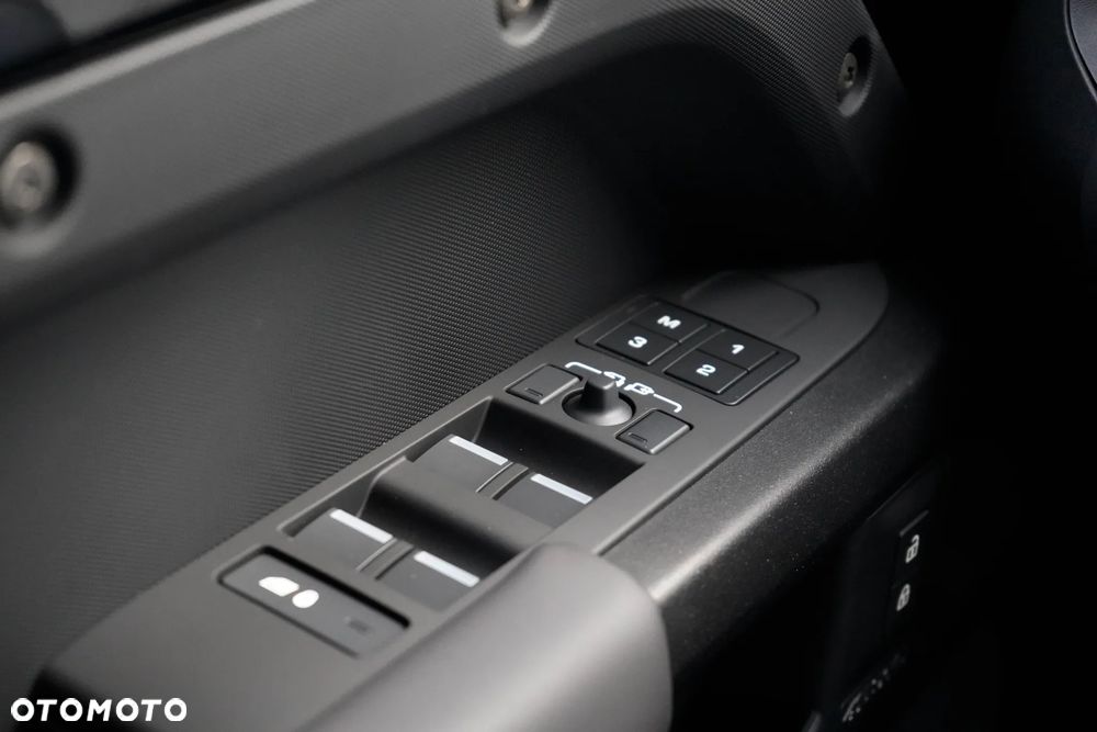Land Rover Defender 4.4 P540 V8 Octa Black - 27