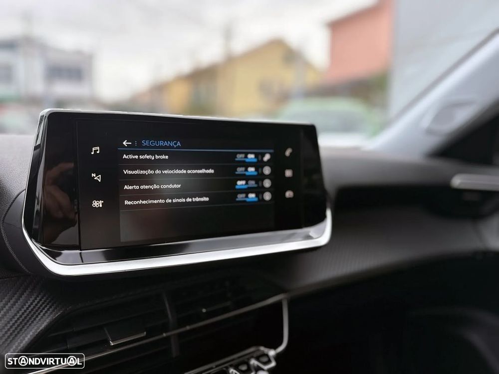 Peugeot 2008 1.2 PureTech Active Pack EAT8 - 18