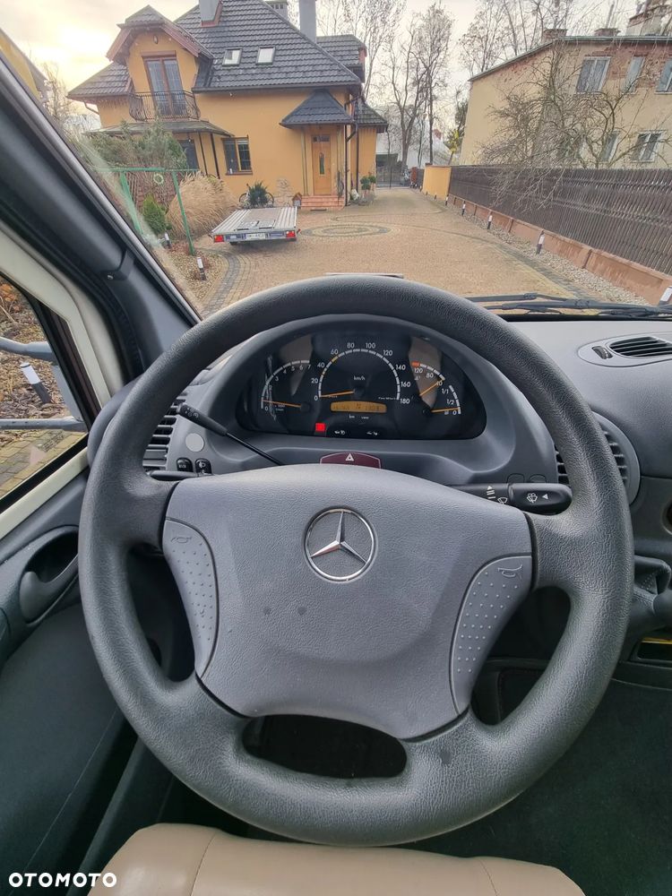 Mercedes-Benz 316 - 10