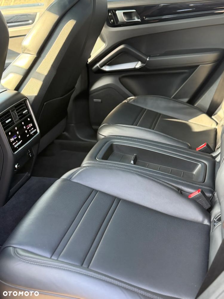 Porsche Cayenne Turbo - 35