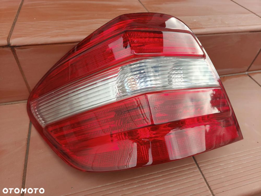 MERCEDES ML W164 Lampa Tylna Jasna Lewa Prawa Tył 05-08 - 10