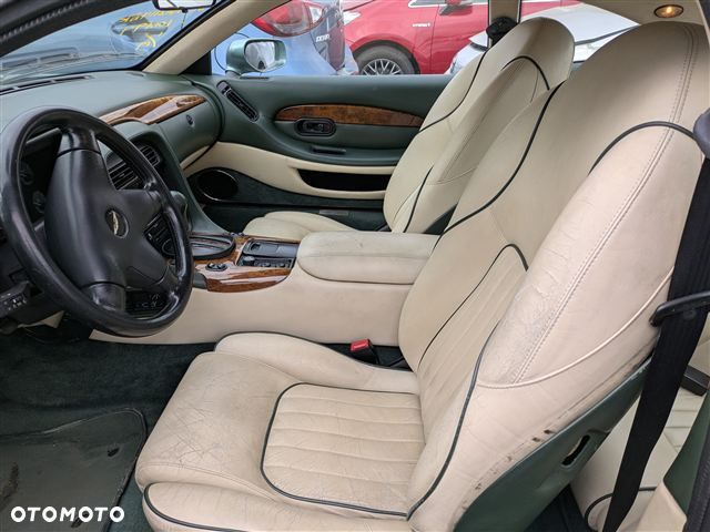 Aston Martin DB7 - 8