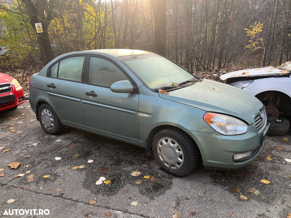 Dezmembrez Hyundai Accent 3 benzina verde 2007 - 1