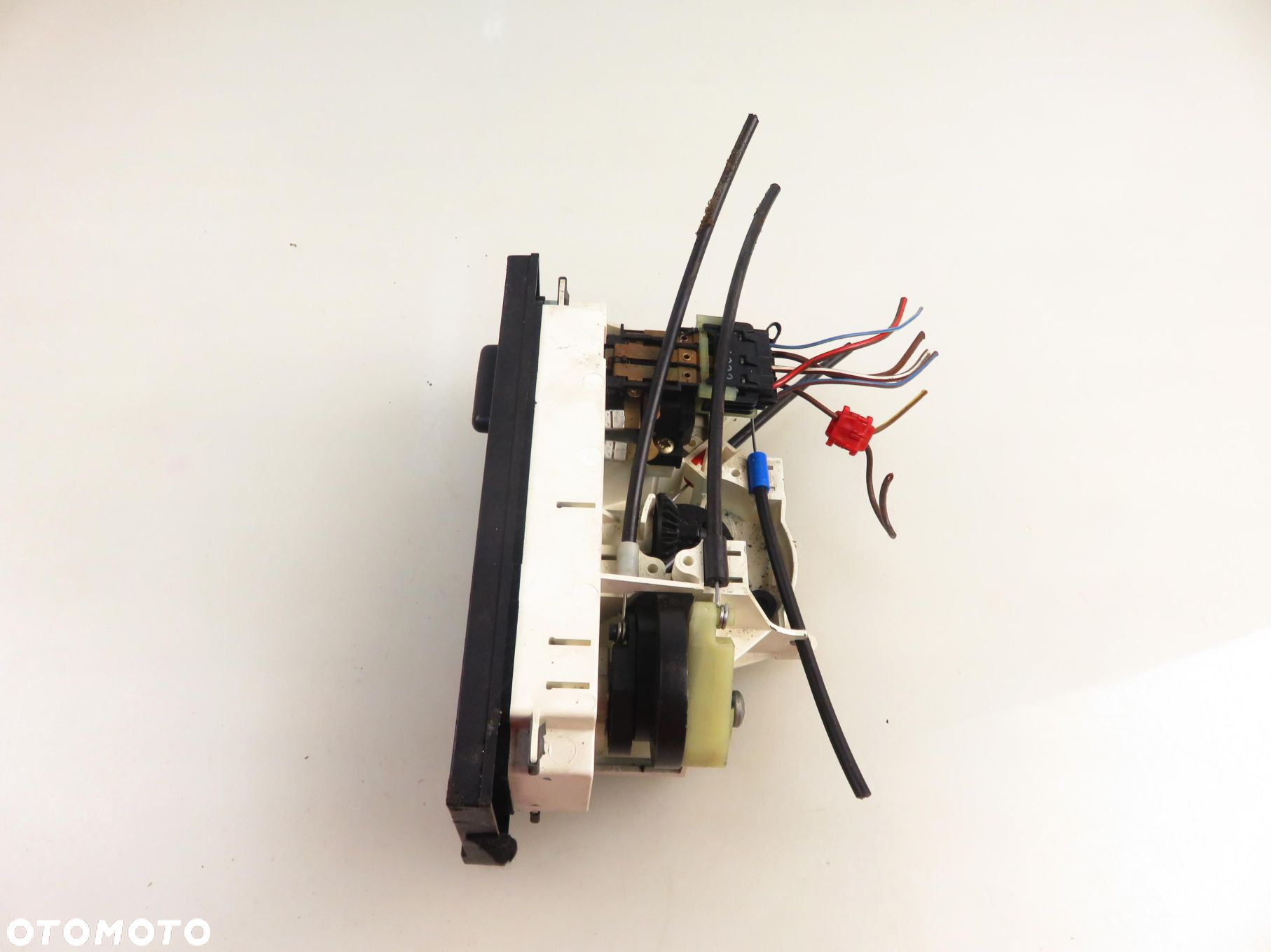 PANEL NAWIEWU Z AC AUDI 80 B4 8A1820073 - 8