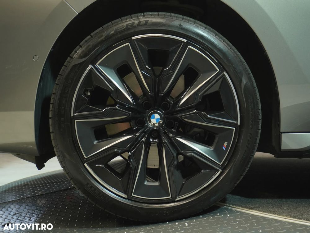 BMW Seria 7 740d xDrive - 14
