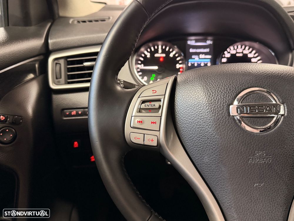 Nissan Qashqai 1.5 dCi N-Connecta 18 - 23