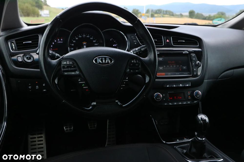 Kia Ceed 1.6 CRDi 128 Fifa World Cup Edition - 33