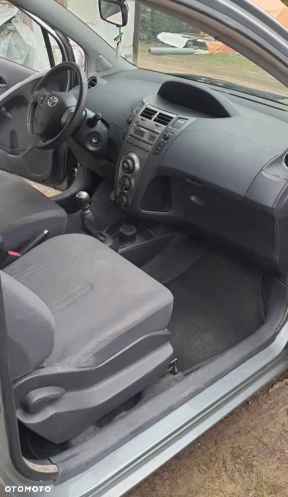 Toyota Yaris 1.4 D-4D Terra EU5 - 4