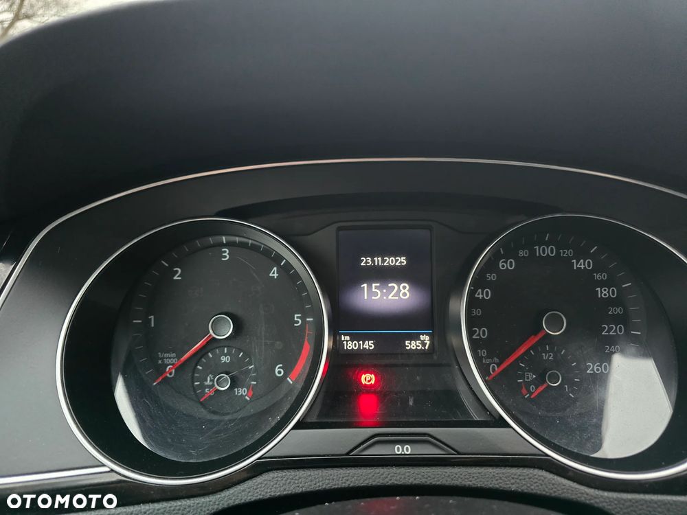 Volkswagen Passat - 19